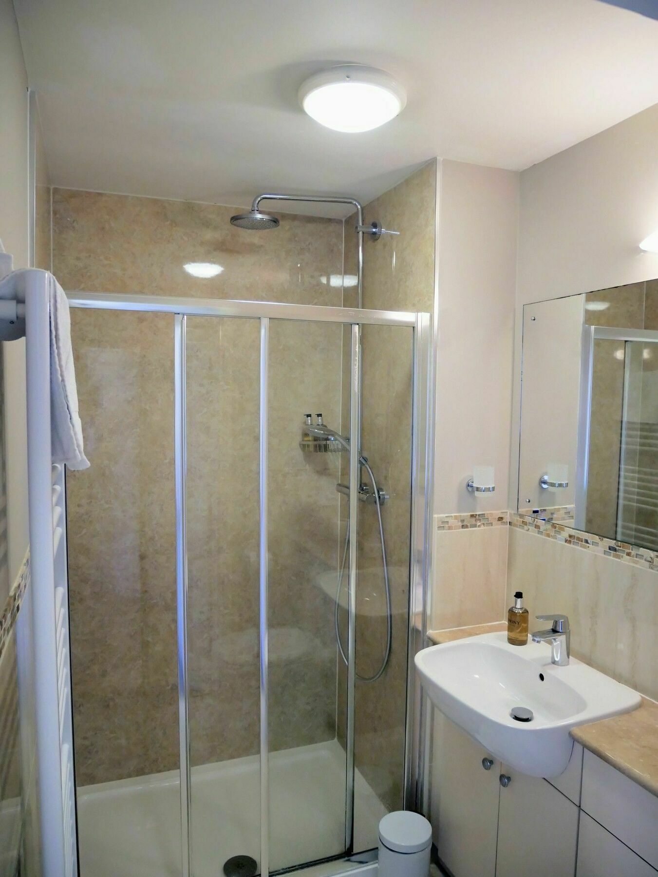 Peartree Serviced Apartments Salisbury Bagian luar foto
