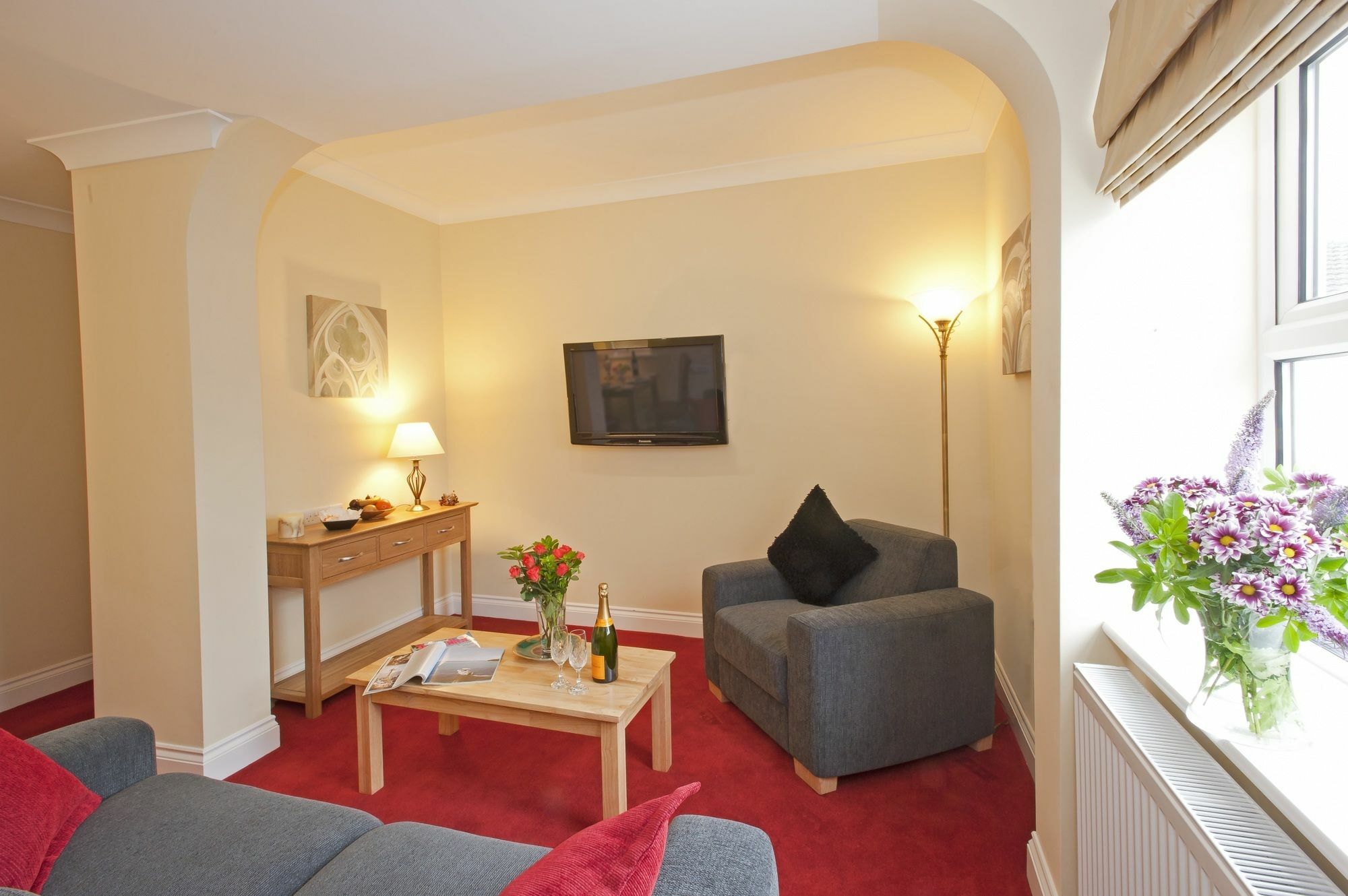 Peartree Serviced Apartments Salisbury Bagian luar foto