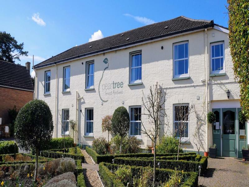 Peartree Serviced Apartments Salisbury Bagian luar foto